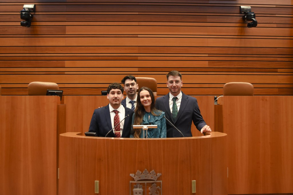 El equipo INDALO, ganador de la Liga de Debate universitario