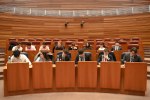Participantes de la Liga de Debate en los escaños de las Cortes de Castilla y León